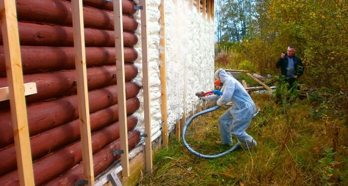 Утепление дома из бруса: наиболее эффективные методы и их преимущества