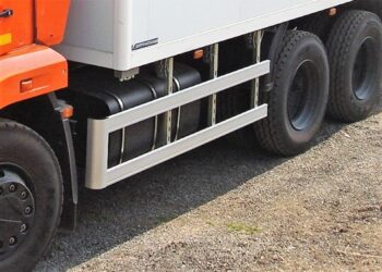 Бічні відбійники на вантажівку: переваги використання