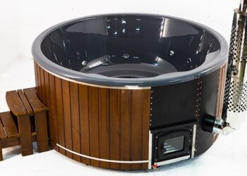 Чани та купелі для водних процедур на відкритому повітрі