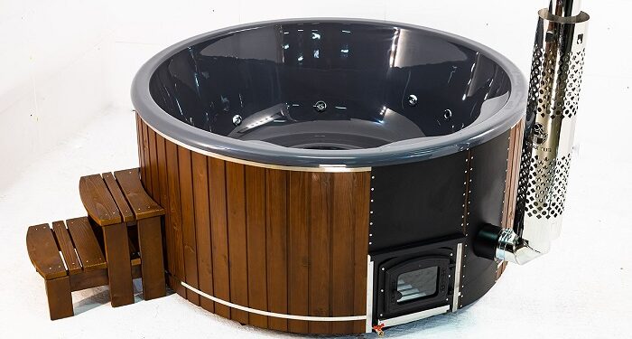 Чани та купелі для водних процедур на відкритому повітрі