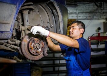 Ефективні методи відновлення гальмівних колодок для вантажівок та великовантажного транспорту