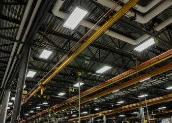 Переваги світлодіодного промислового освітлення від LEDSTER та вибір обладнання