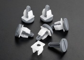 Вибір та використання пластикових кріплень: універсальні рішення для ваших проектів