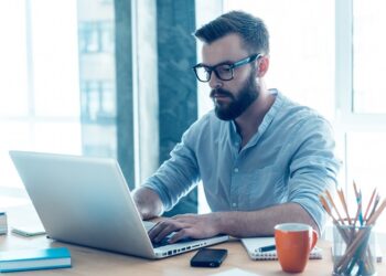 Як CRM допомагає покращити взаємодію з клієнтами та утримати їх