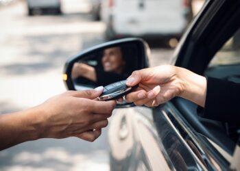 Top mistakes when renting a car in Oman without a deposit or credit card